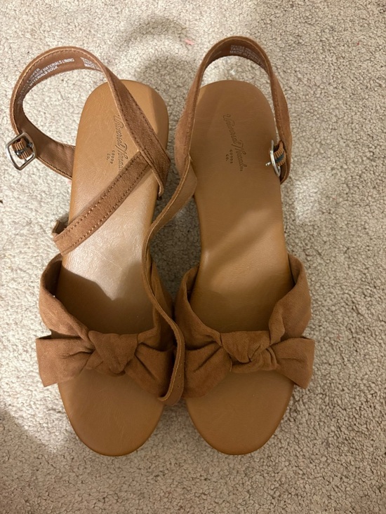 Universal Thread Shoes - Women’s 8 1/2 Universal Thread Brown Bow Slingback Heels
